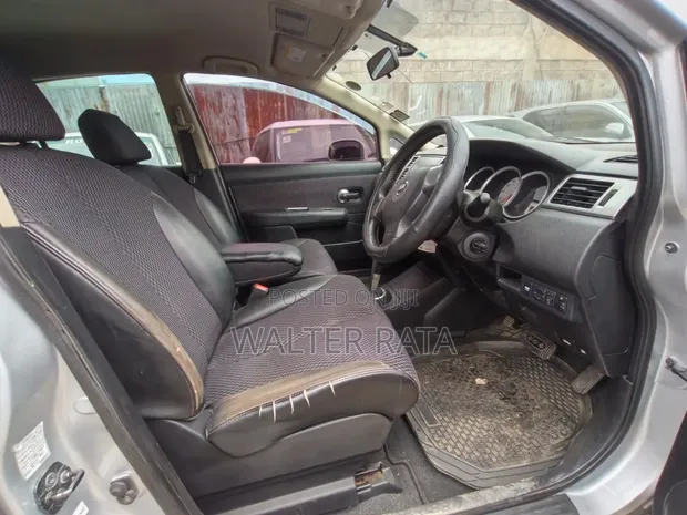 Nissan Tiida 2010 Silver - 1
