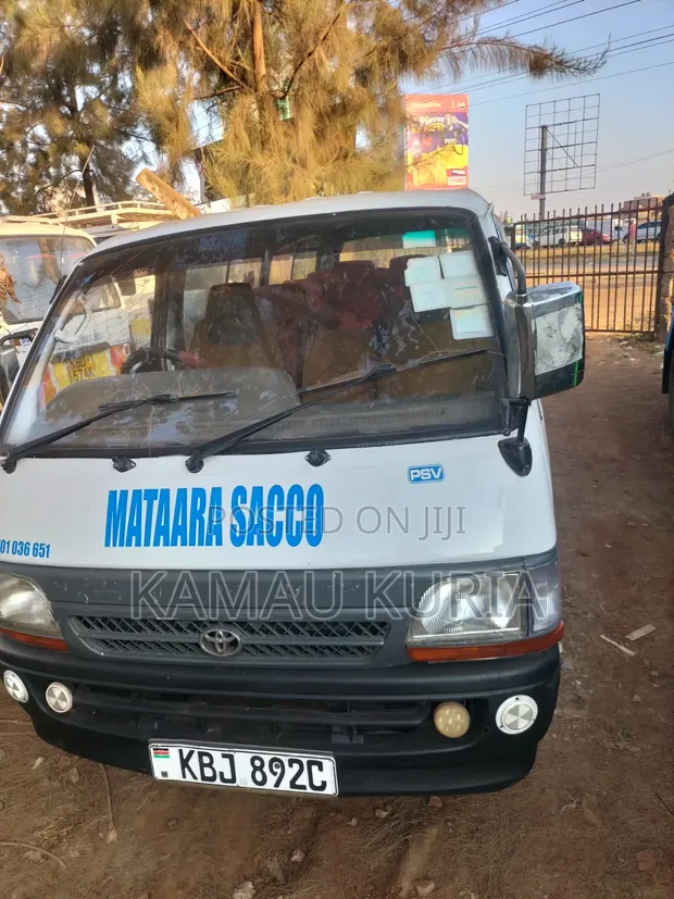 Toyota HiAce 2003 Nyeupe - 1