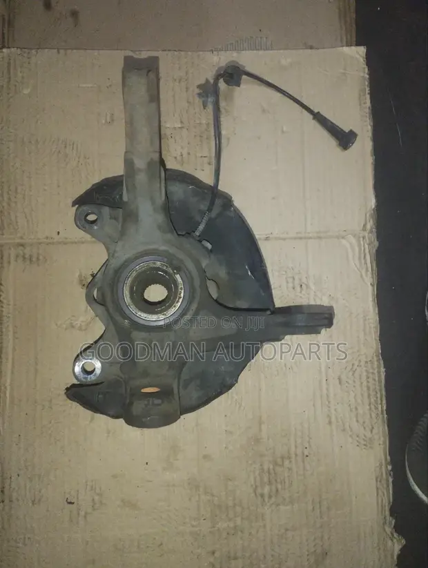 Honda Fit Front Hub (Used) - 1