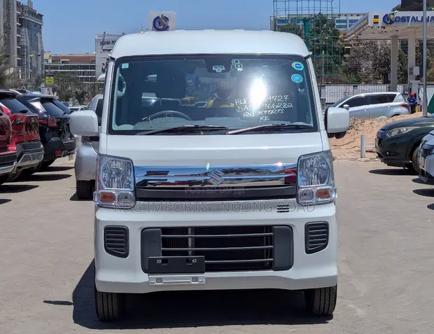Suzuki Every Wagon 2019 White - 1