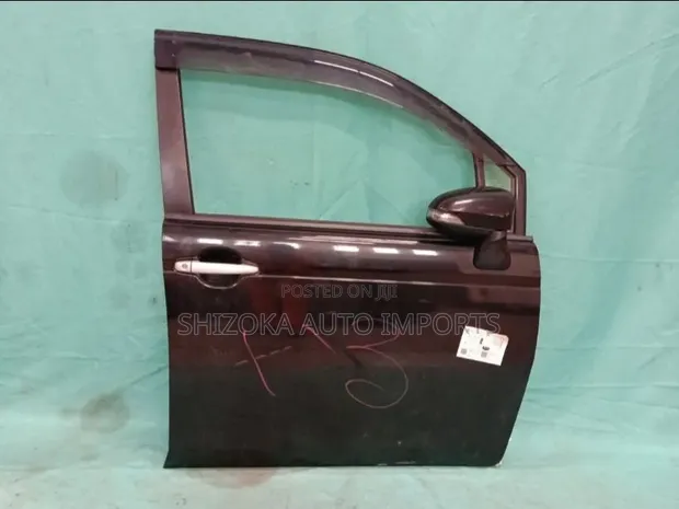 Toyota Spade NSP140 Right Front Door Assembly (2015) - 1