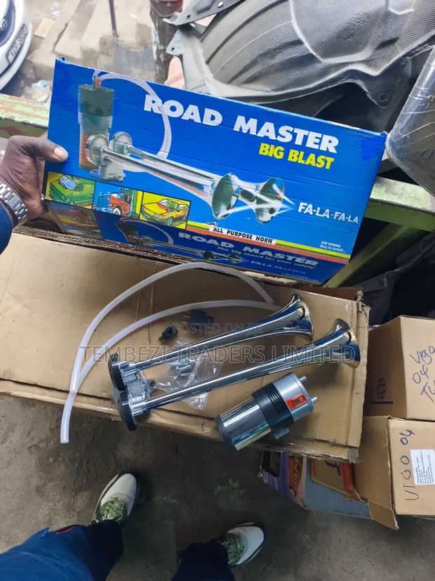 Road Master Big Blast 12V/24V Twin Trumpet Air Horn Kit - 1