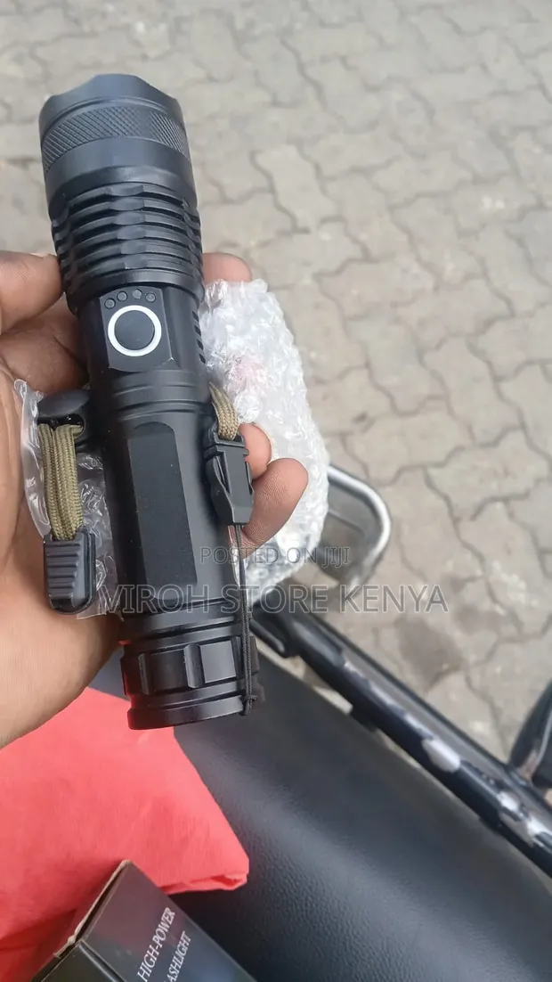 P50 Zooming Flashlight Torch - 1