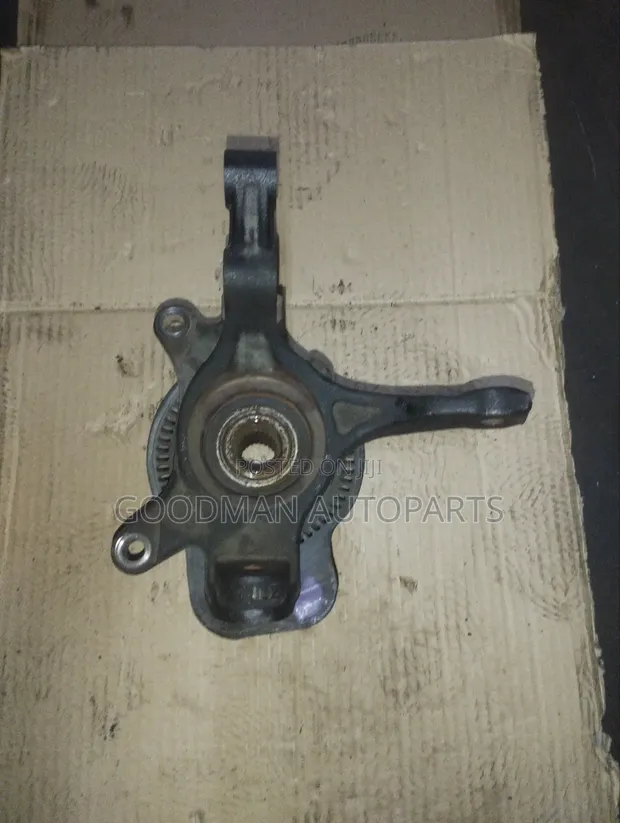 Suzuki Swift Front Hub (Used) - 1