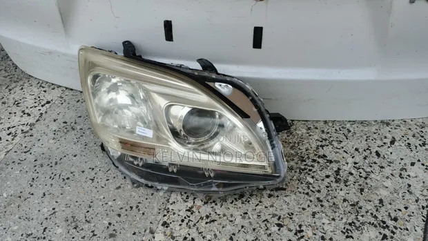 Toyota Mark X Zio Xenon Headlight (Used) - 1