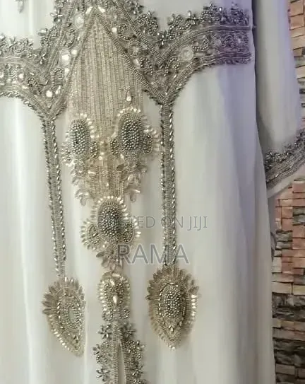 Kanzu Nyeupe ya Kawaida kwa Wanawake - 1