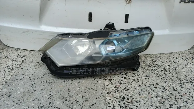 Honda Insight Non-Xenon Headlight (Used) - 1