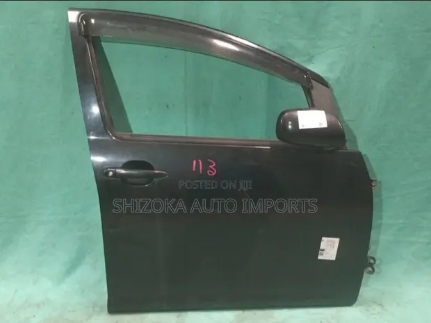 Toyota Wish ZNE10G Right Front Door Assembly (2004) - 1