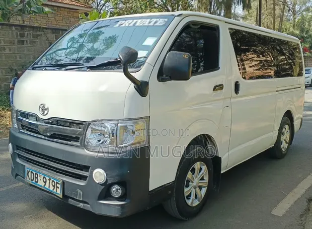 Toyota HiAce 2014 Commuter - 1