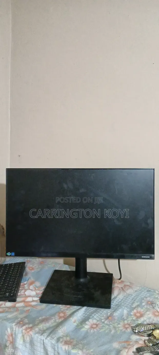 Samsung 15" TFT Monitor - Good Condition - 1