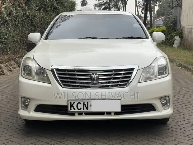 Toyota Crown 2011 White - 1