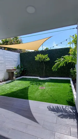 Clean Mud-Free Compound Turf Grass for Backyard/Front Lawn
