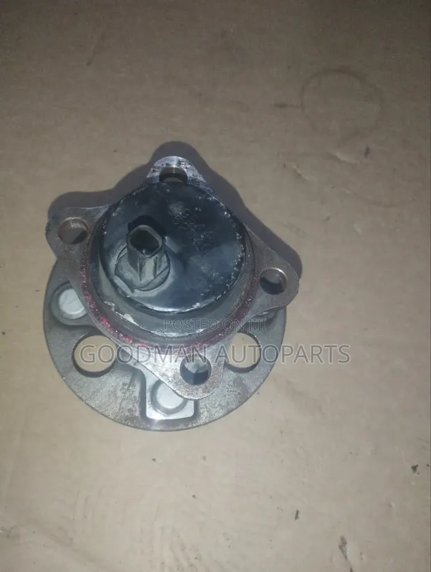 Toyota Vitz Jewela Rear Hub (Used) - 1