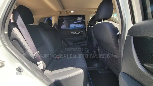 Nissan X-Trail 2.5 Petrol AWD 2019 White - 1