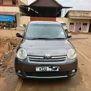 Toyota Sienta 1.5 FWD Minivan 2013 Gray