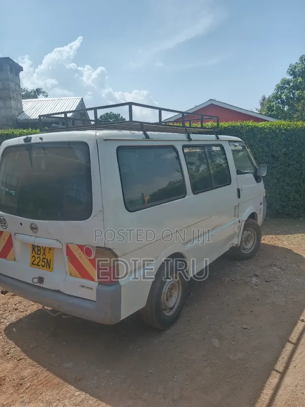 Nissan Vanette 2005 Nyeupe - 1
