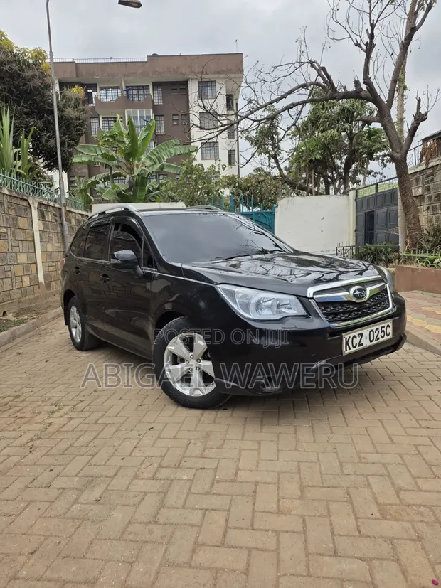 Subaru Forester 2013 Nyeusi - 1