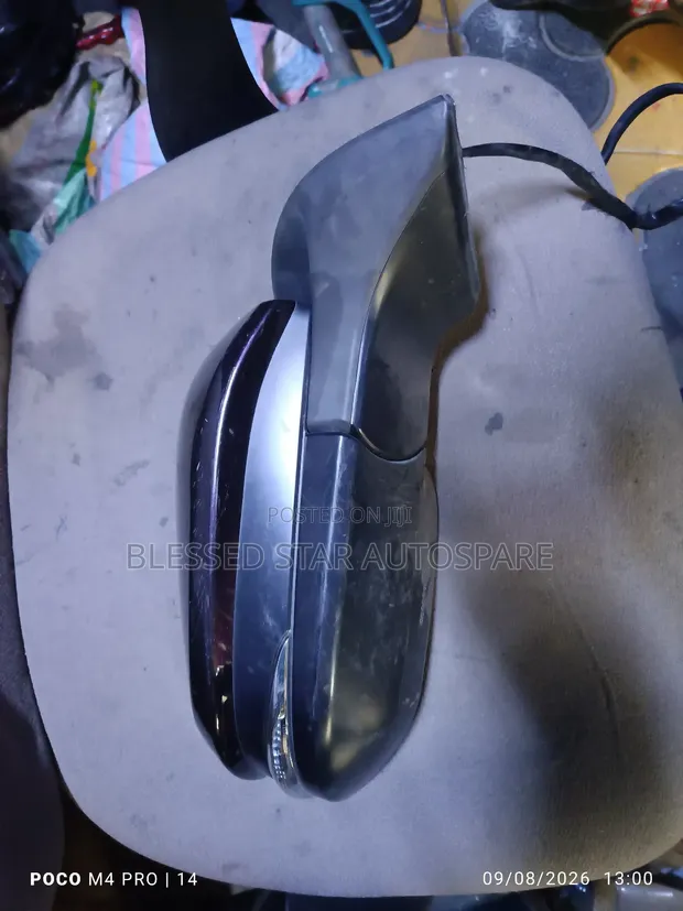 Toyota Noah New Model Side Mirror (Used) - 1