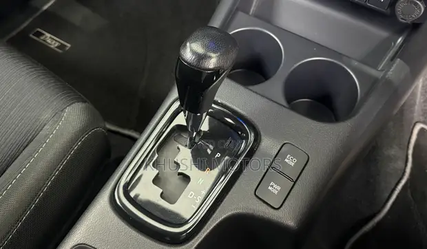 Toyota Hilux 2020 Silver - 1