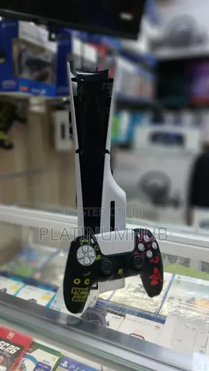 PS5 Slim Pre-owned + 1 Gamepad + Silicone Cover