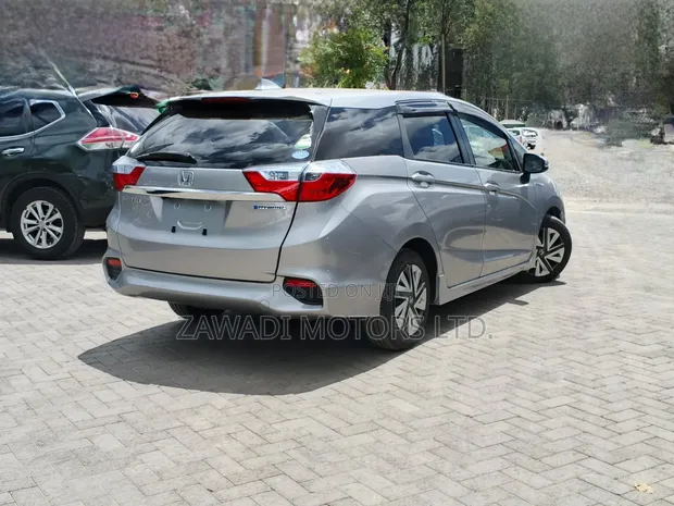 Honda Fit Shuttle 1.5 Hybrid 2WD 2019 Silver - 1