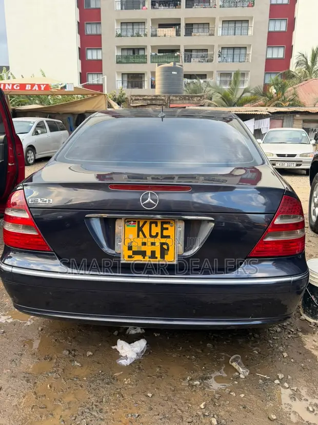 Mercedes-Benz E320 2003 Blue - 1