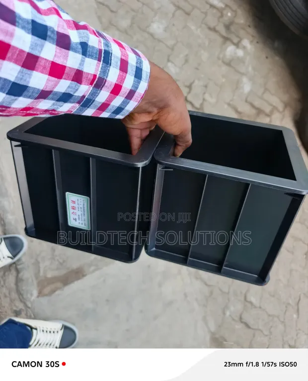 Heavy-Duty Plastic Cube Moulds for Concrete Testing - 1