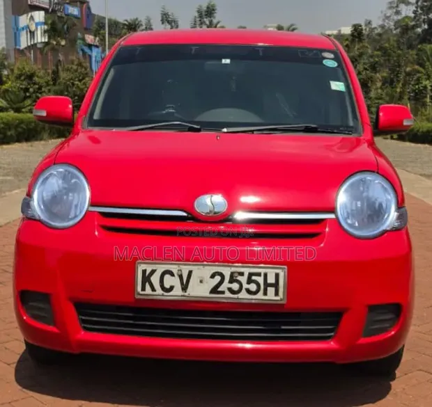 Toyota Sienta 2013 Red - 1