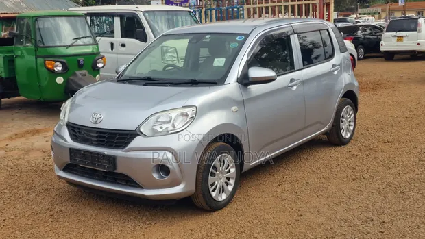 Toyota Passo 1.0 FWD 2018 Silver - 1