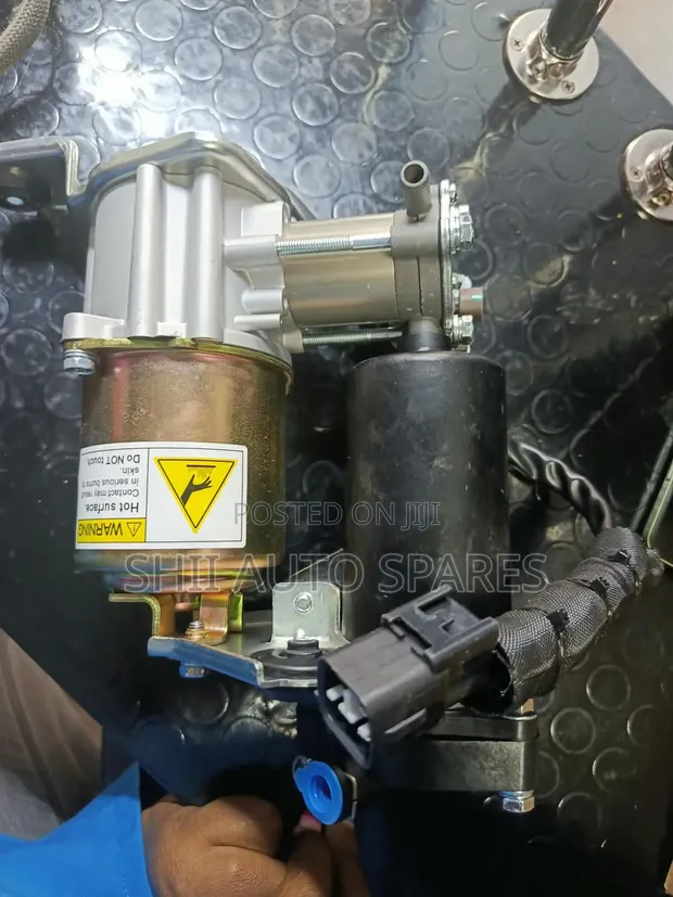 Air Suspension Compressor Pump for Toyota Prado 150/120, 4Runner - 1