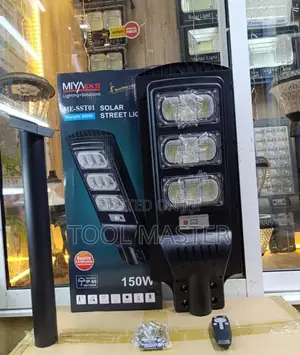 MIYAEKS 150W Solar Street Light