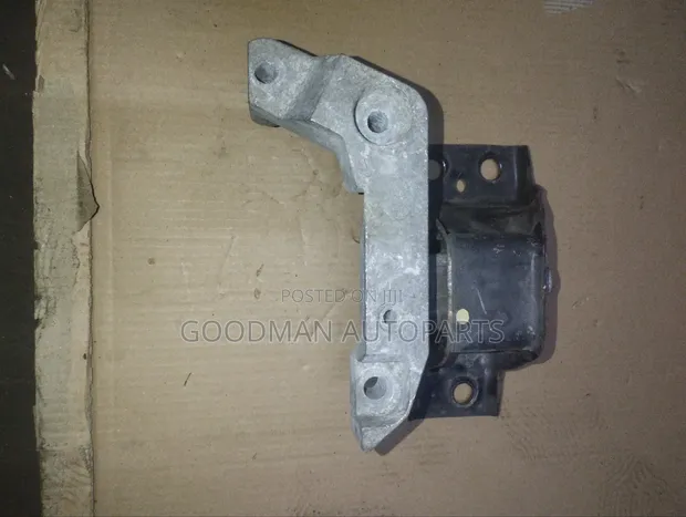 Nissan Tiida HR15 Engine Mount - 1