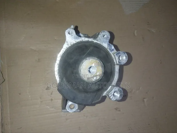 Honda CR-V Engine Mounting - 1