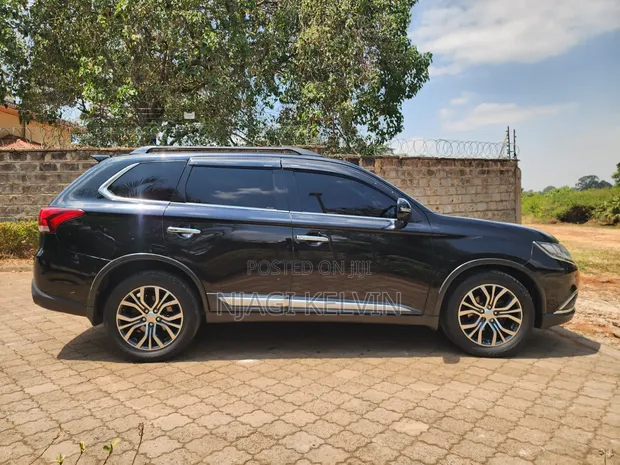 Mitsubishi Outlander 2015 Black - 1
