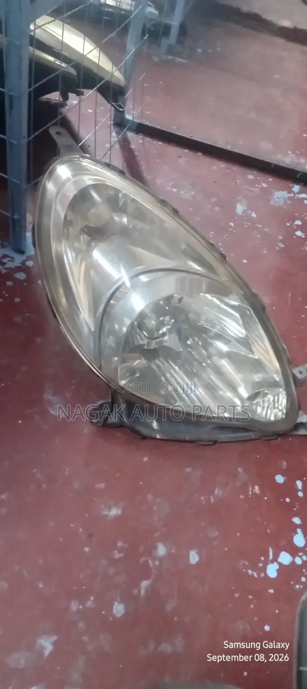 Toyota Fun Cargo 2008 Xenon Headlight - 1