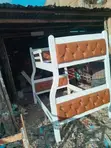 Kitanda cha Bunk Nyeupe chenye Paneli za Tan (Juu 3.5x6, Chini 4x6) - 2