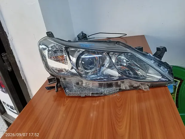 Toyota Mark X 2010 Headlight (Used) - 1