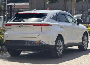 Toyota Harrier 2.0 Premium 2020 White