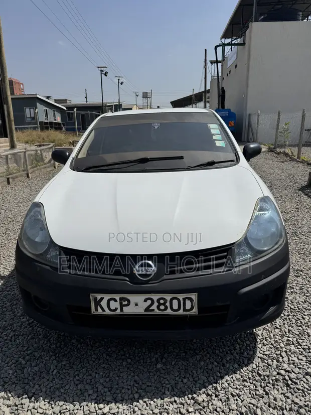 Nissan Advan 2010 White - 1
