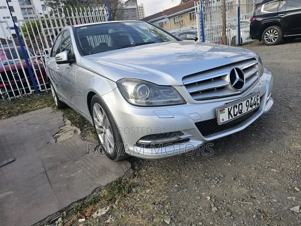 Mercedes-Benz C200 2011 Silver - 1