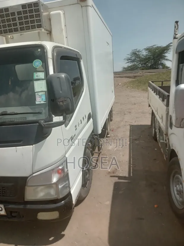 Toyota Dyna 6-Wheeler Refrigerator Truck (2017) - 1