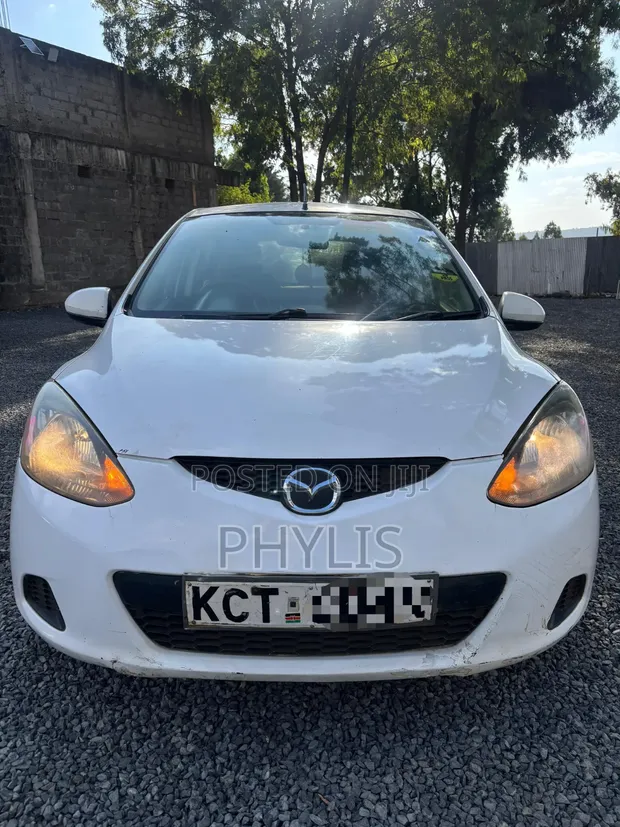 Mazda Demio 2012 White - 1