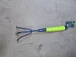3-Prong Rake ya bustani Mkono Cultivator - 1