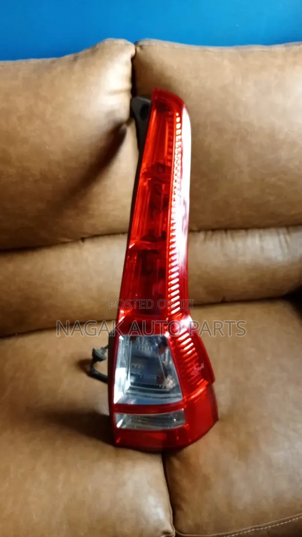Honda CR-V 2012 Tail Light (Used) - 1