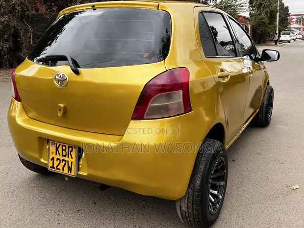 Toyota Vitz 1.3 FWD 5dr 2005 Burgundy - 1