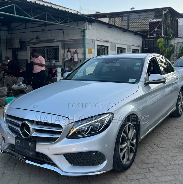 Mercedes-Benz C200 2016 Silver - 1