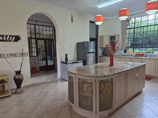 5-Bedroom Maisonette for Sale in Kerarapon - 1