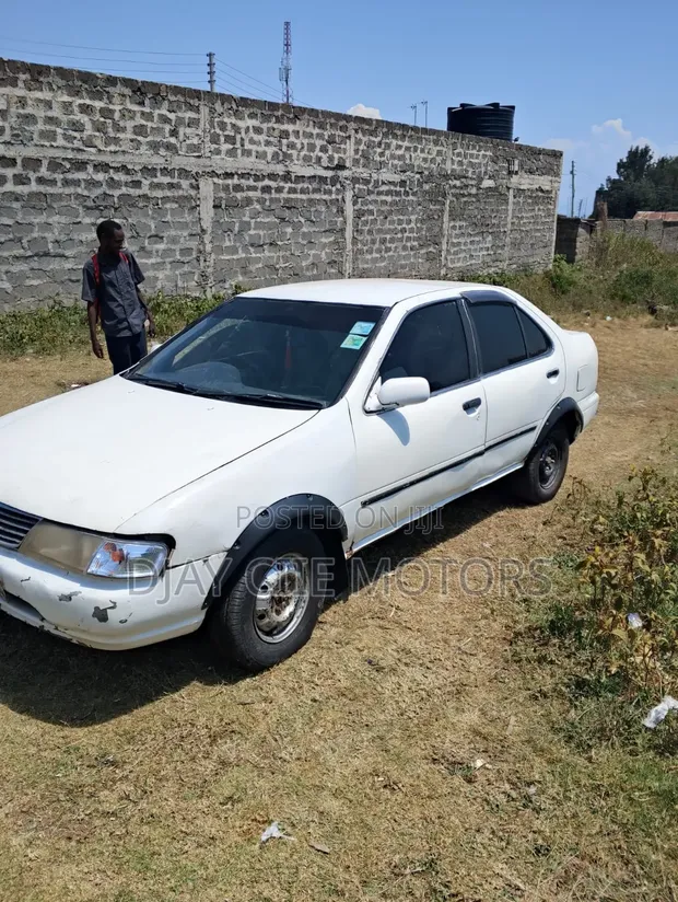 Nissan Sunny 2000 White - 1