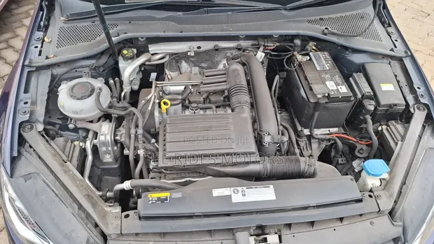 Volkswagen Golf 2019 Blue - 1