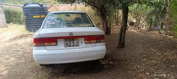 Nissan Sunny 2005 - White - 1